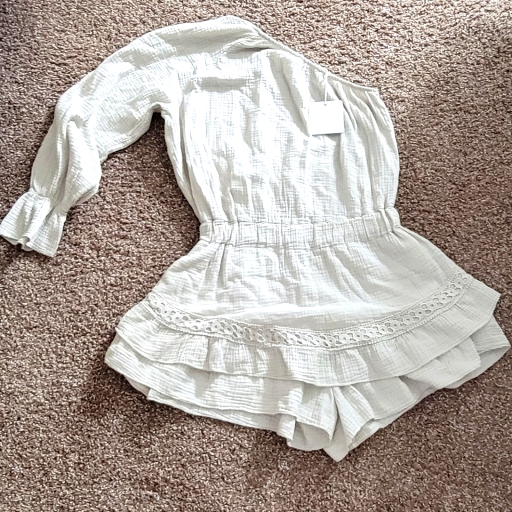 Estee Brown Paris Cream One Sleeve Romper Size Large